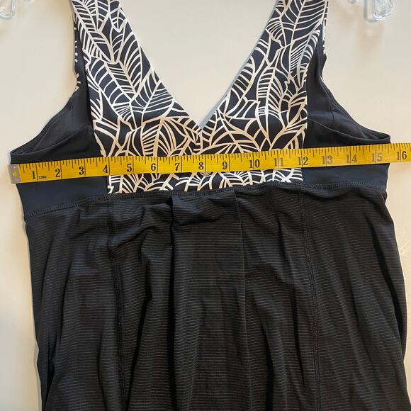 Lululemon Hustle & Bustle Tank Womens Size 8 Black Pretty Palm Black Angel Wings - Picture 8 of 9